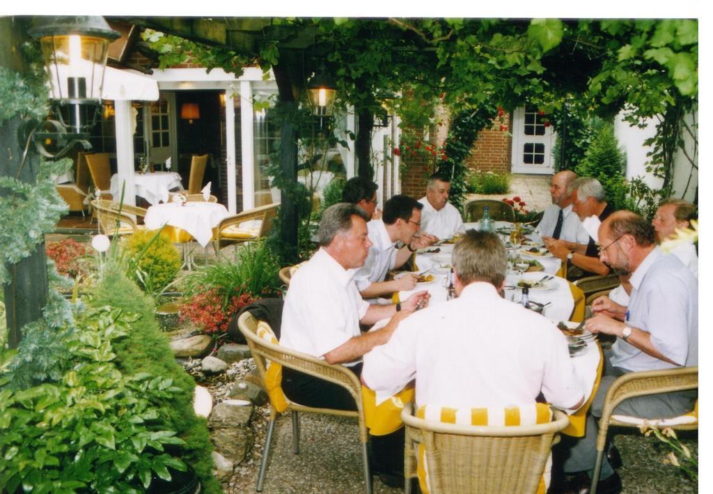 Hotel & Restaurant Bei Hoelzchen Hannover Exterior photo